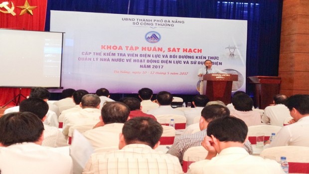 tap-huan-kiem-tra-sat-hach-cap-the-kiem-tra-vien-dien-luc-nam-2017