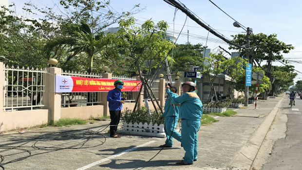 ngan-chan-cac-truong-hop-vi-pham-keo-cap-tren-cot-dien-luc