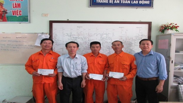dien-luc-thanh-khe-khen-thuong-cac-ca-nhan-co-sang-kien-trong-quy-i2016